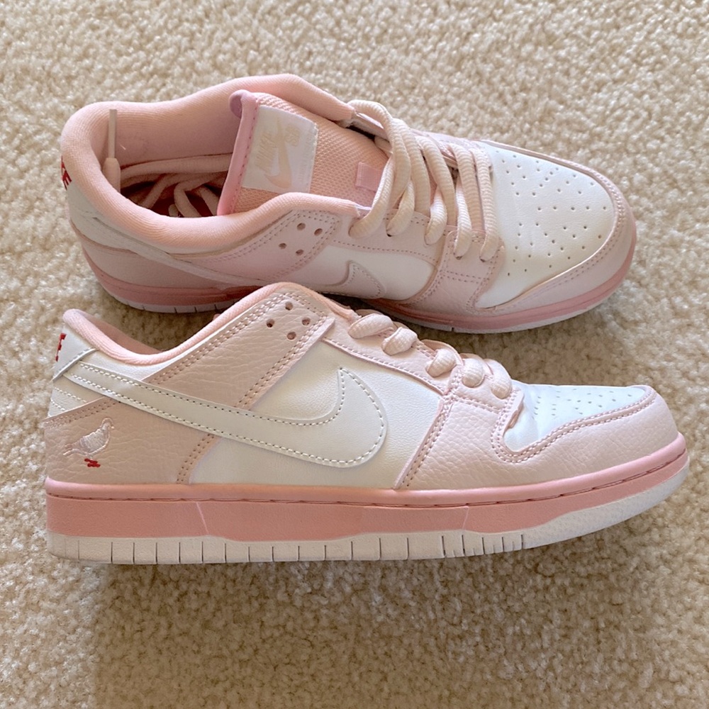 Nike dunks womens 8 pink white
